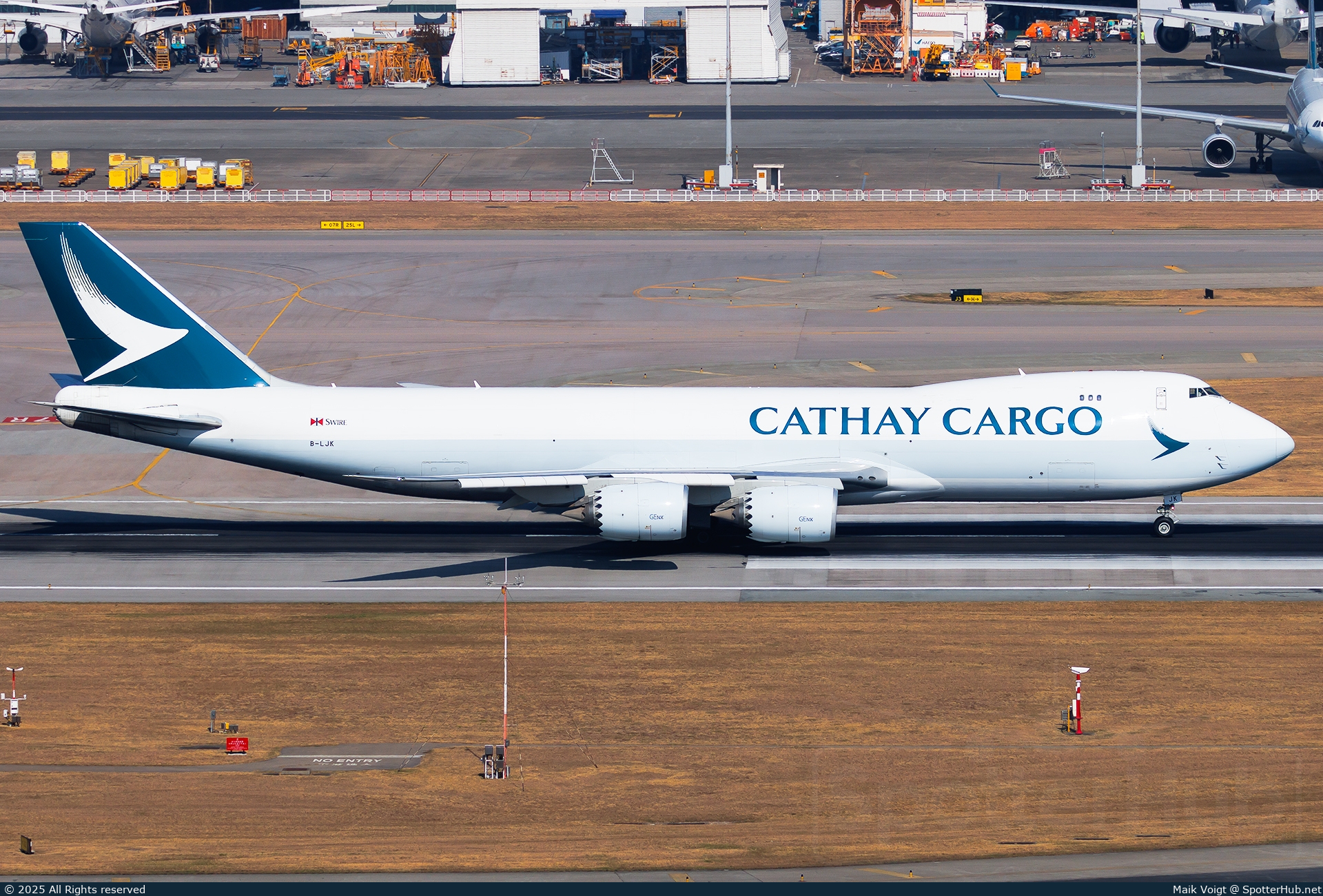 Photo of B-LJK - Boeing 747-867F operated by Cathay Pacific Cargo