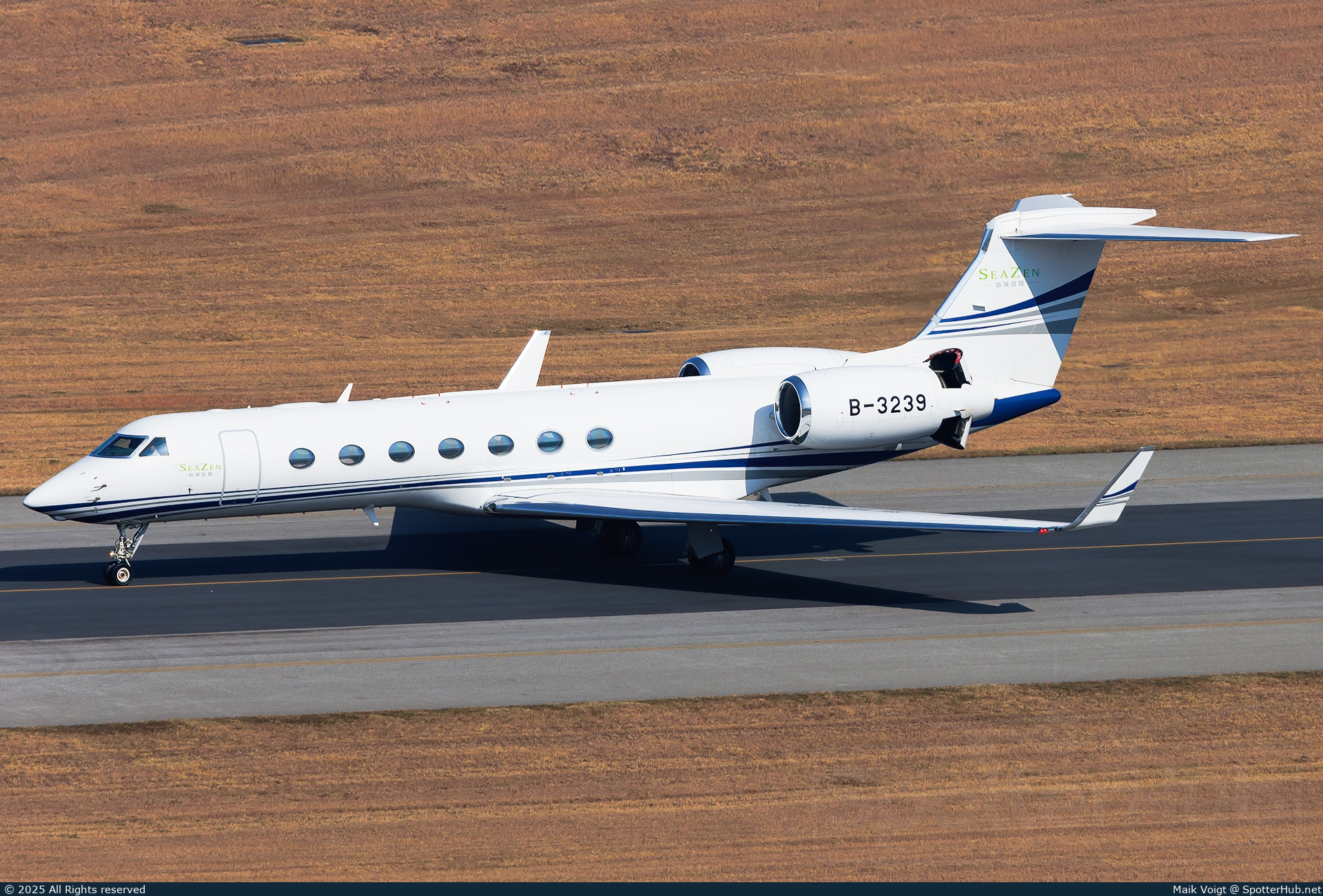 Photo of B-3239 - Gulfstream GV-SP (G550) operated by Deer Jet