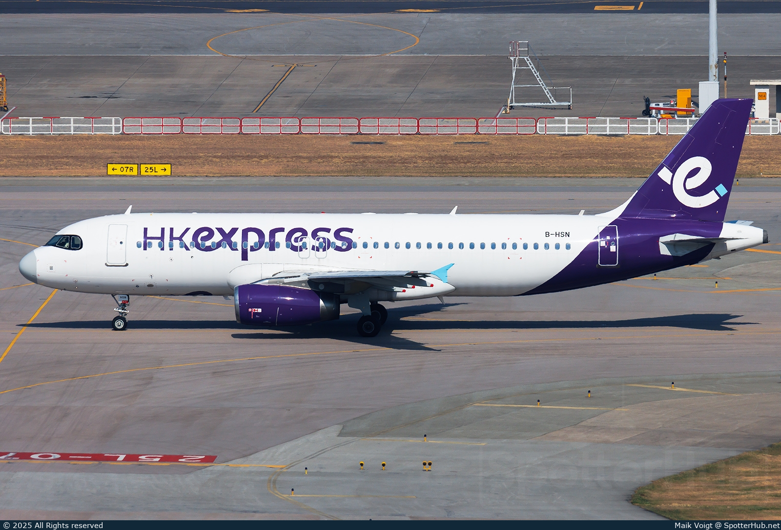 Photo of B-HSN - Airbus A320-232 operated by Hong Kong Express