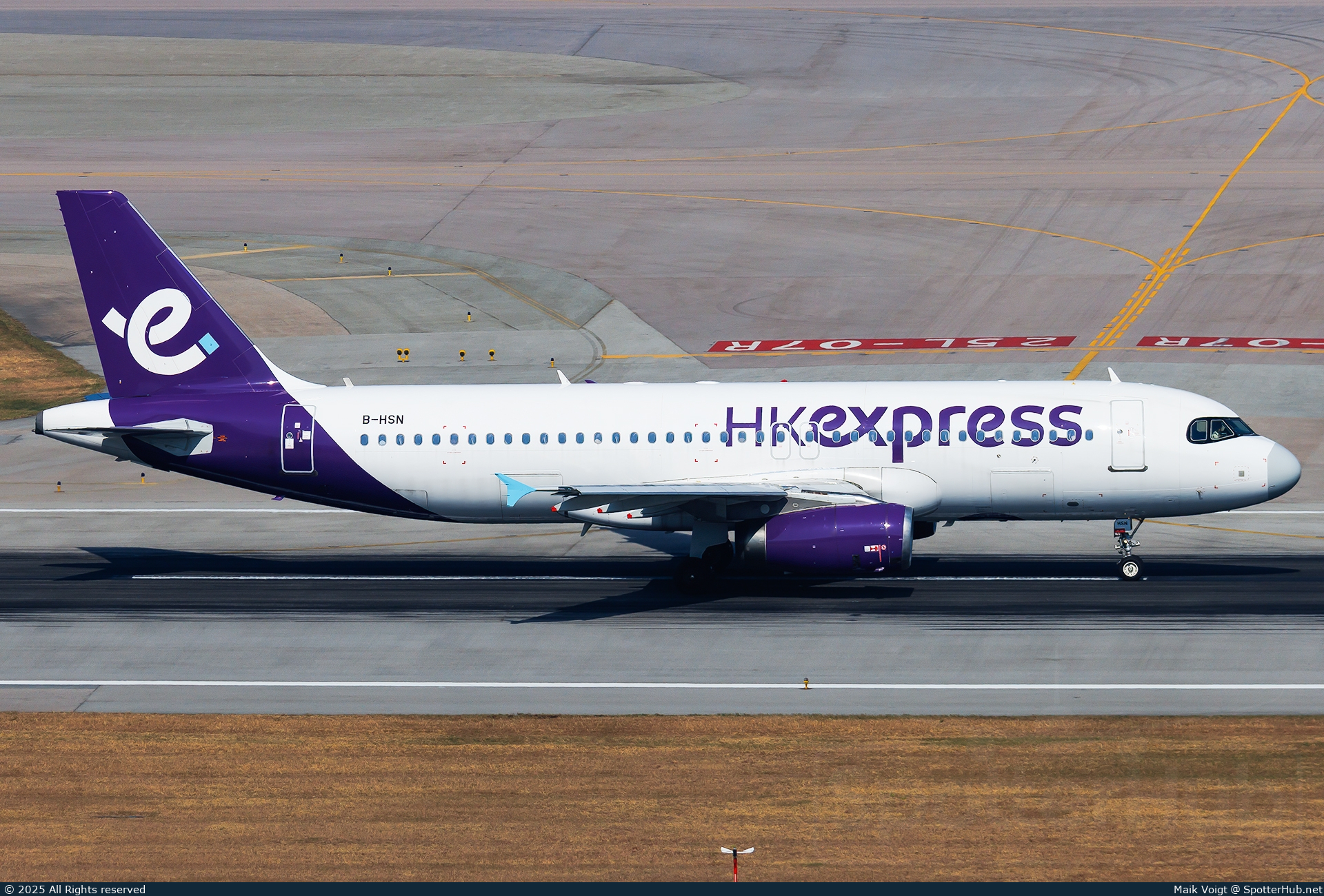 Photo of B-HSN - Airbus A320-232 operated by Hong Kong Express