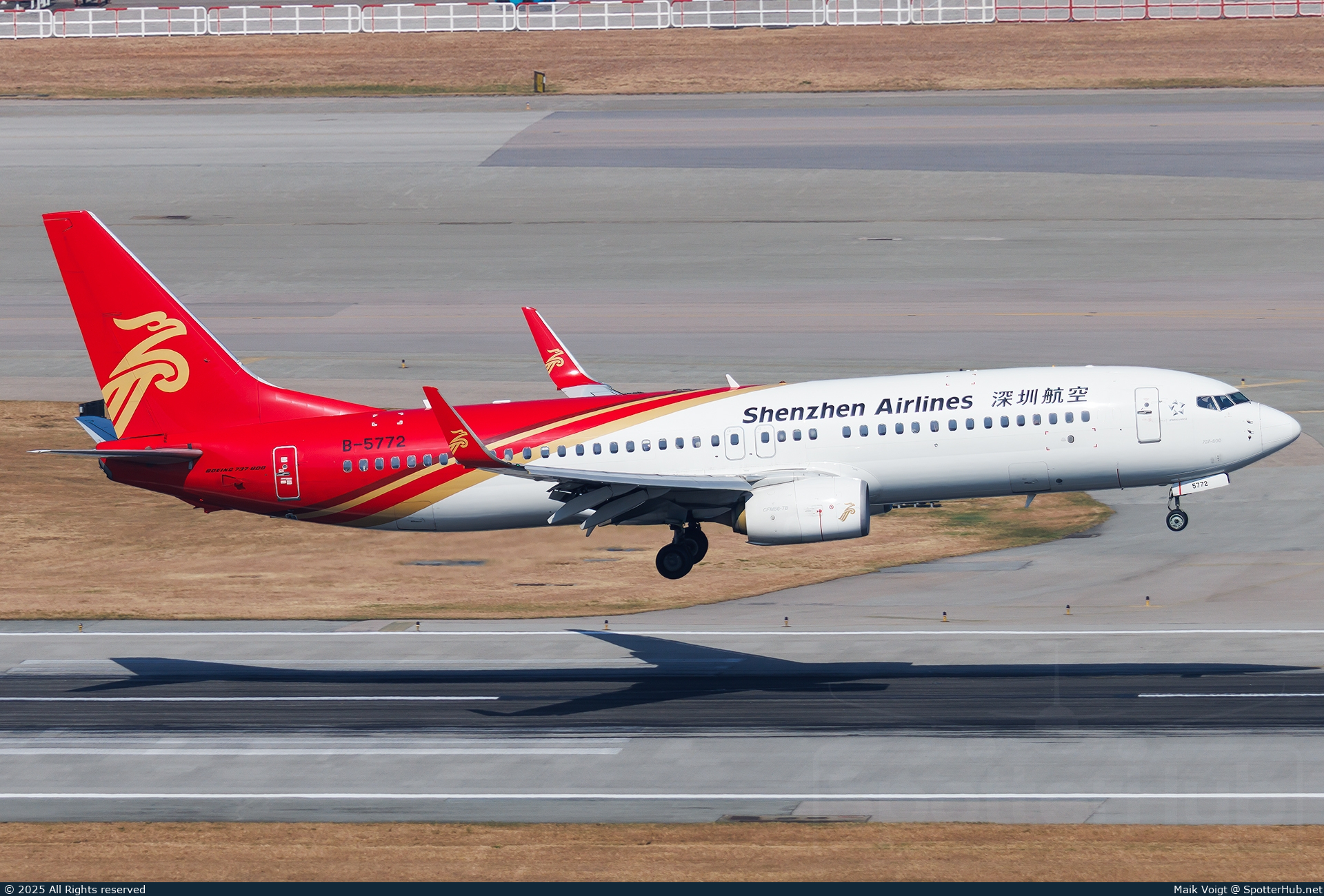 Photo of B-5772 - Boeing 737-87L operated by Shenzhen Airlines