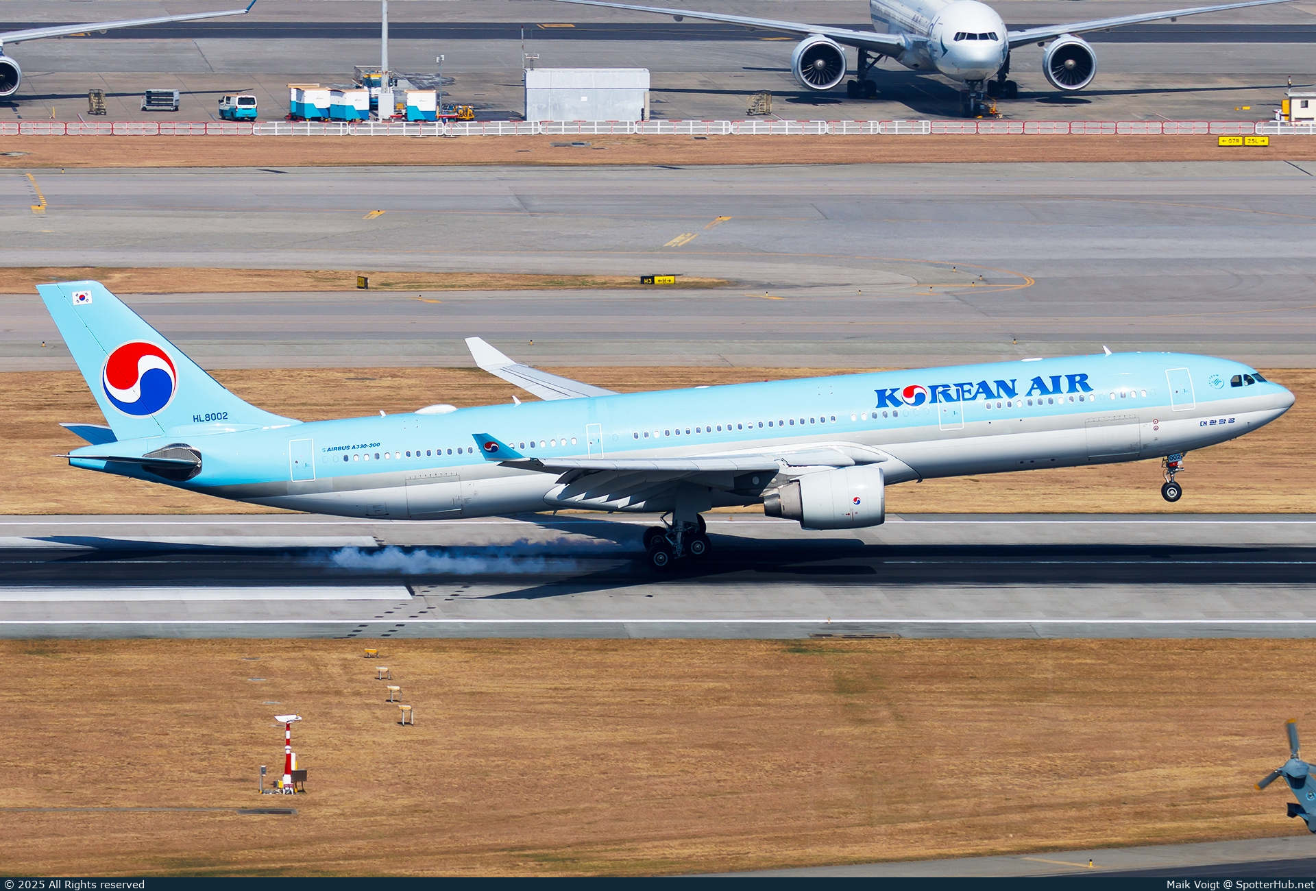 Photo of HL8002 - Airbus A330-323 operated by Korean Air