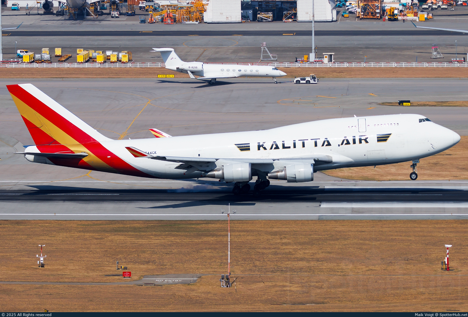 Photo of N744CK - Boeing 747-446(BCF) operated by Kalitta Air