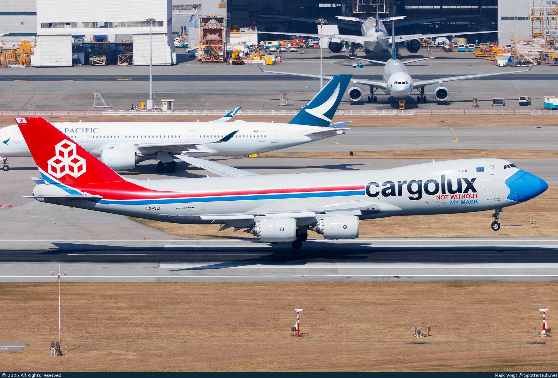 Photo of LX-VCF - Boeing 747-8R7F operated by Cargolux