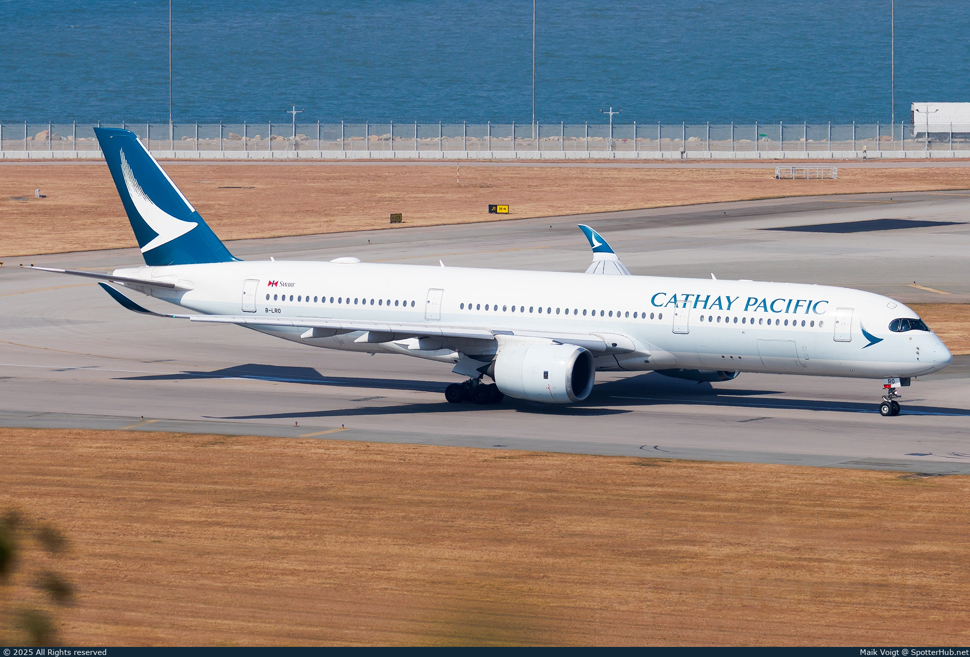 Photo of B-LRO - Airbus A350-941 operated by Cathay Pacific Airways
