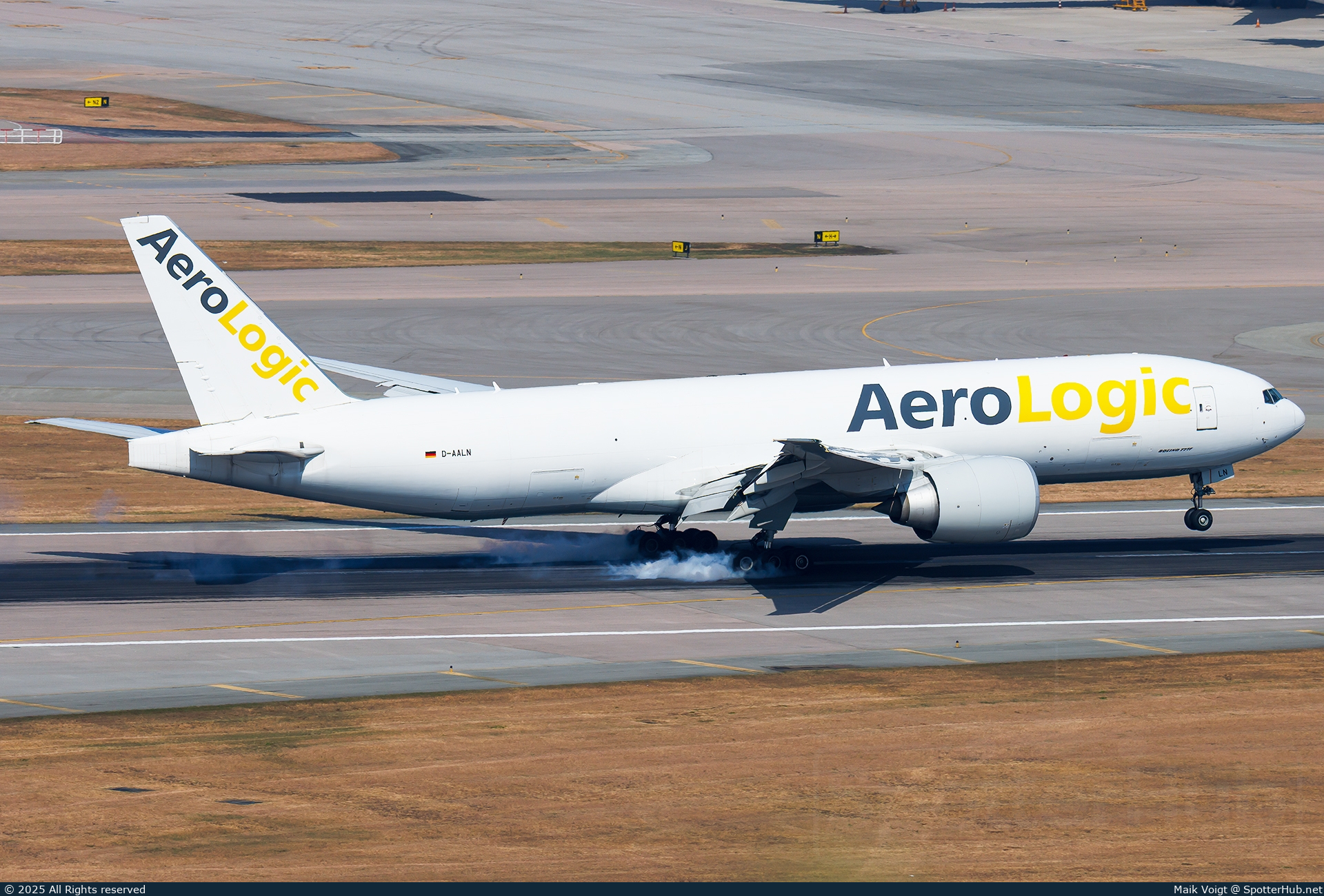 Photo of D-AALN - Boeing 777-F operated by AeroLogic