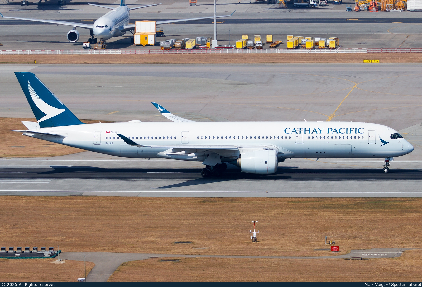 Photo of B-LRS - Airbus A350-941 operated by Cathay Pacific Airways