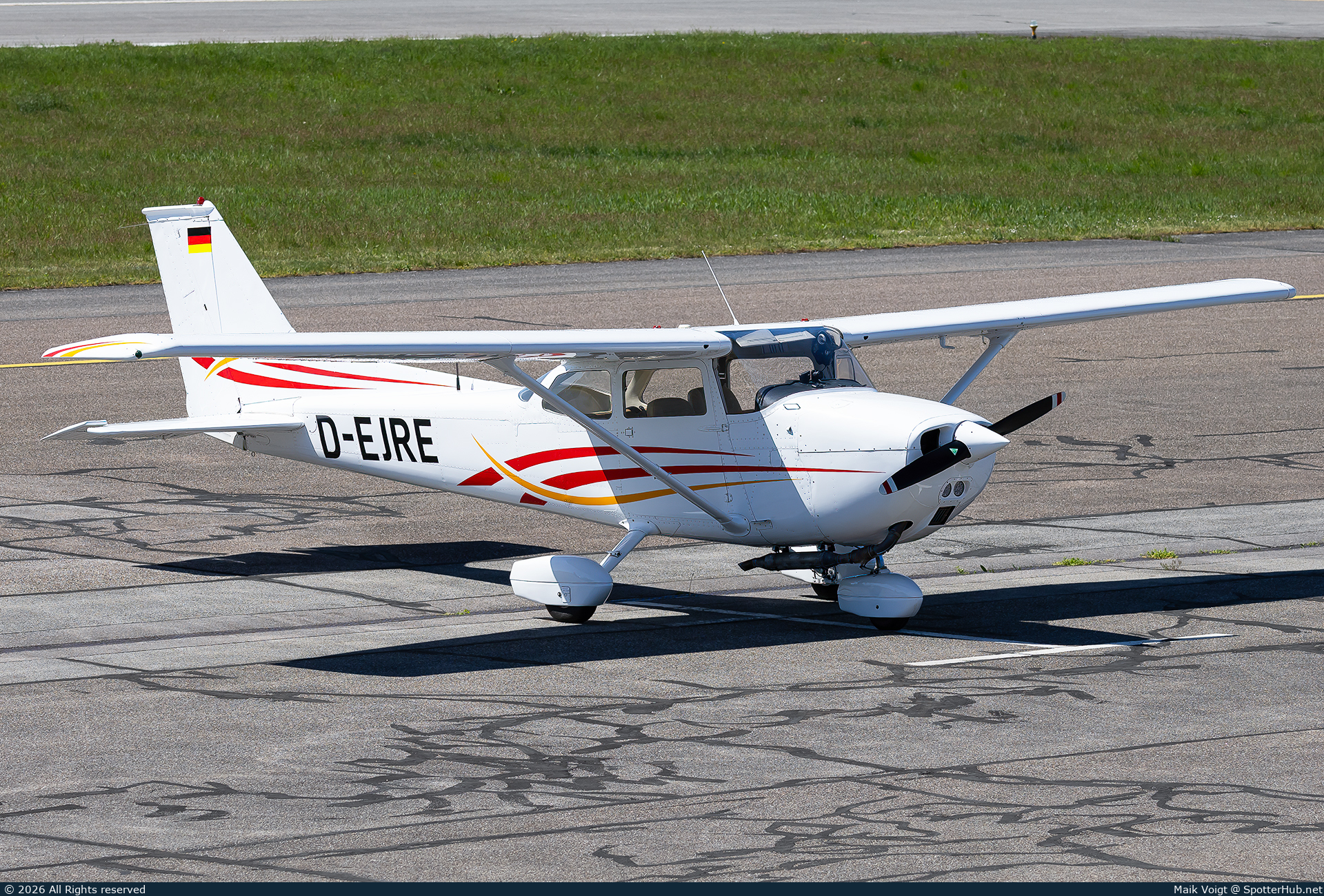 Photo of D-EJRE - Reims-Cessna F172M Skyhawk operated by Luftsportring Aalen
