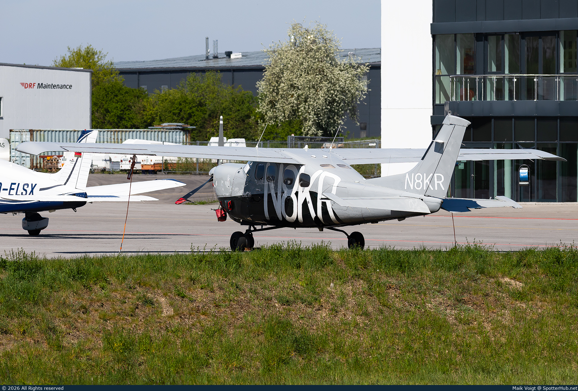 Photo of N8KR - Cessna P210N Silver Eagle operated by Private