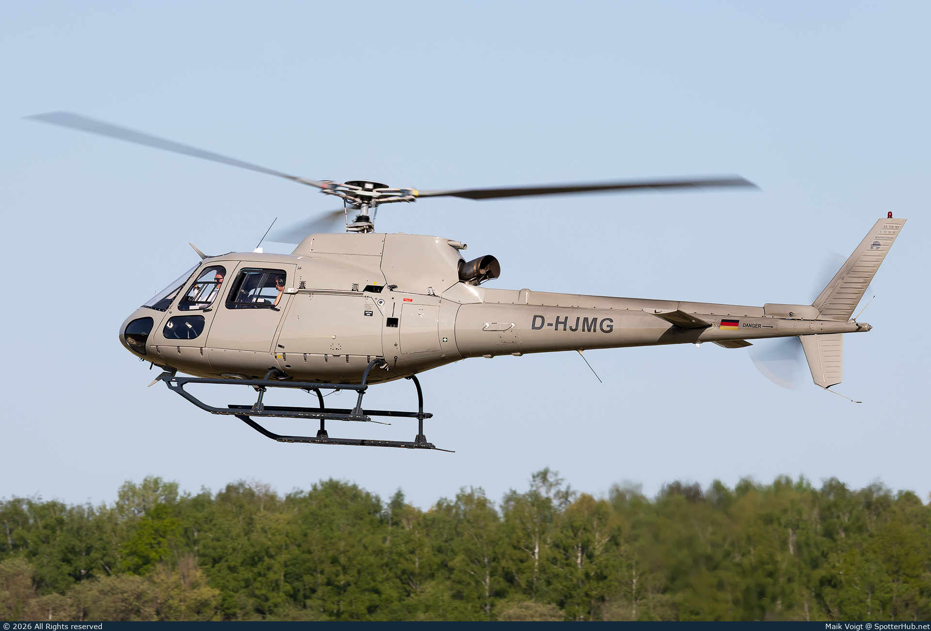 Photo of D-HJMG - Aérospatiale AS350B2 Écureuil operated by Meravo Helicopters