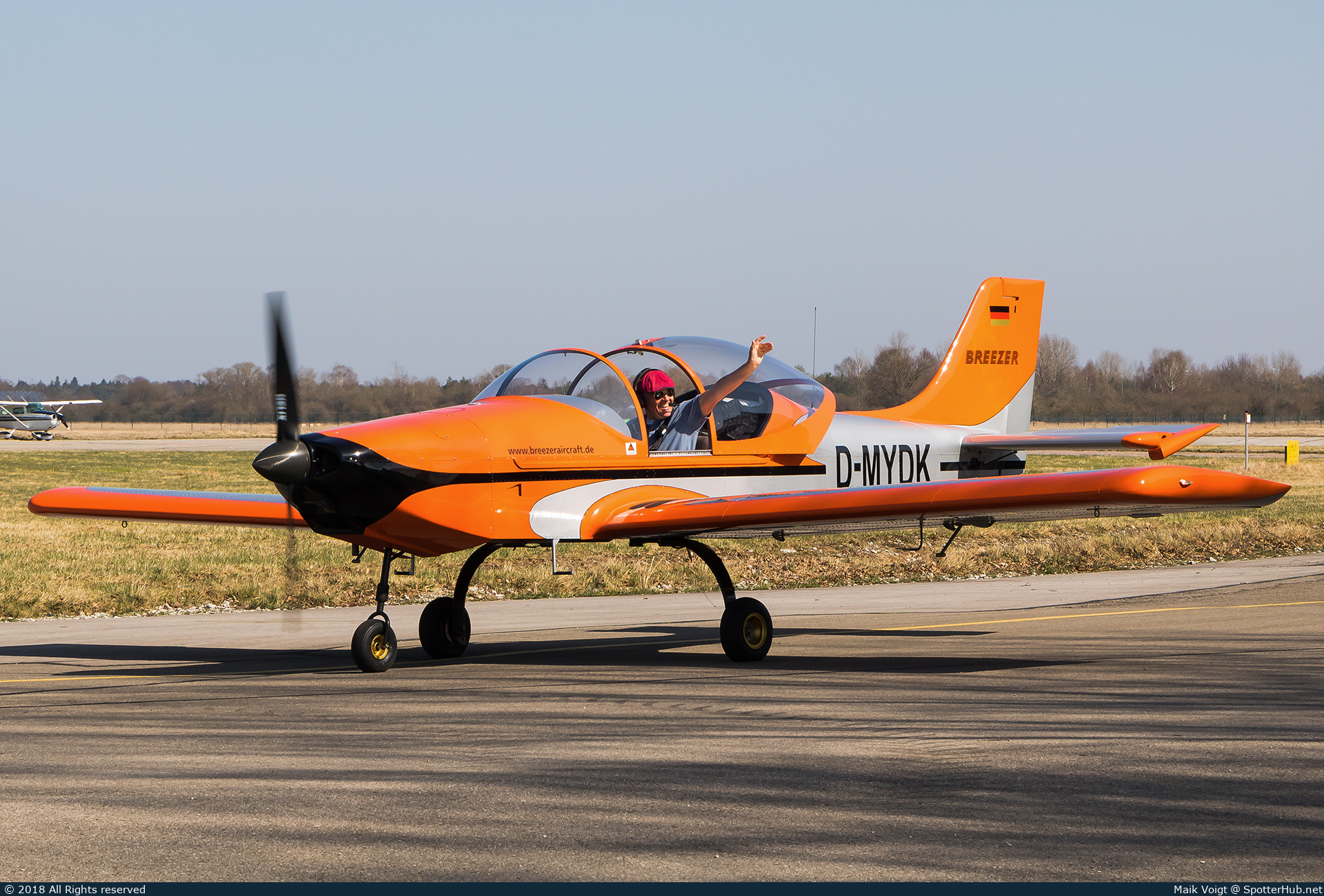 Photo of D-MYDK - Breezer B400 operated by Private