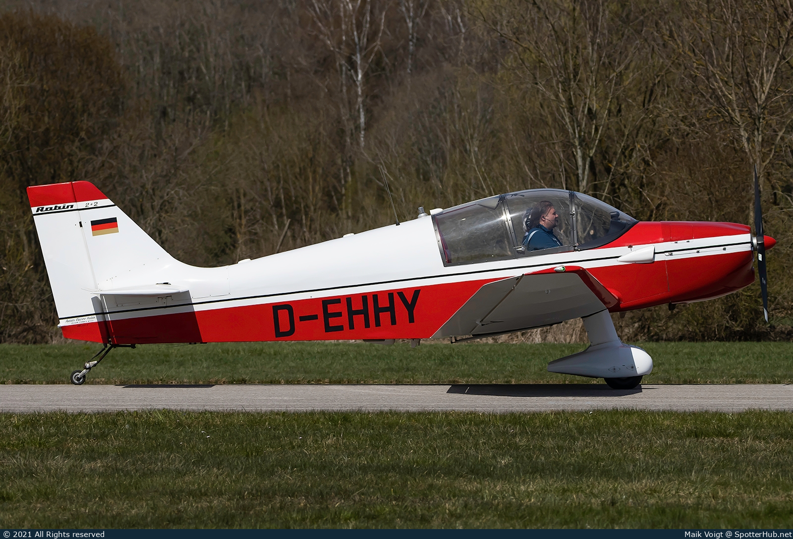 Photo of D-EHHY - Robin DR220 2+2 operated by Private