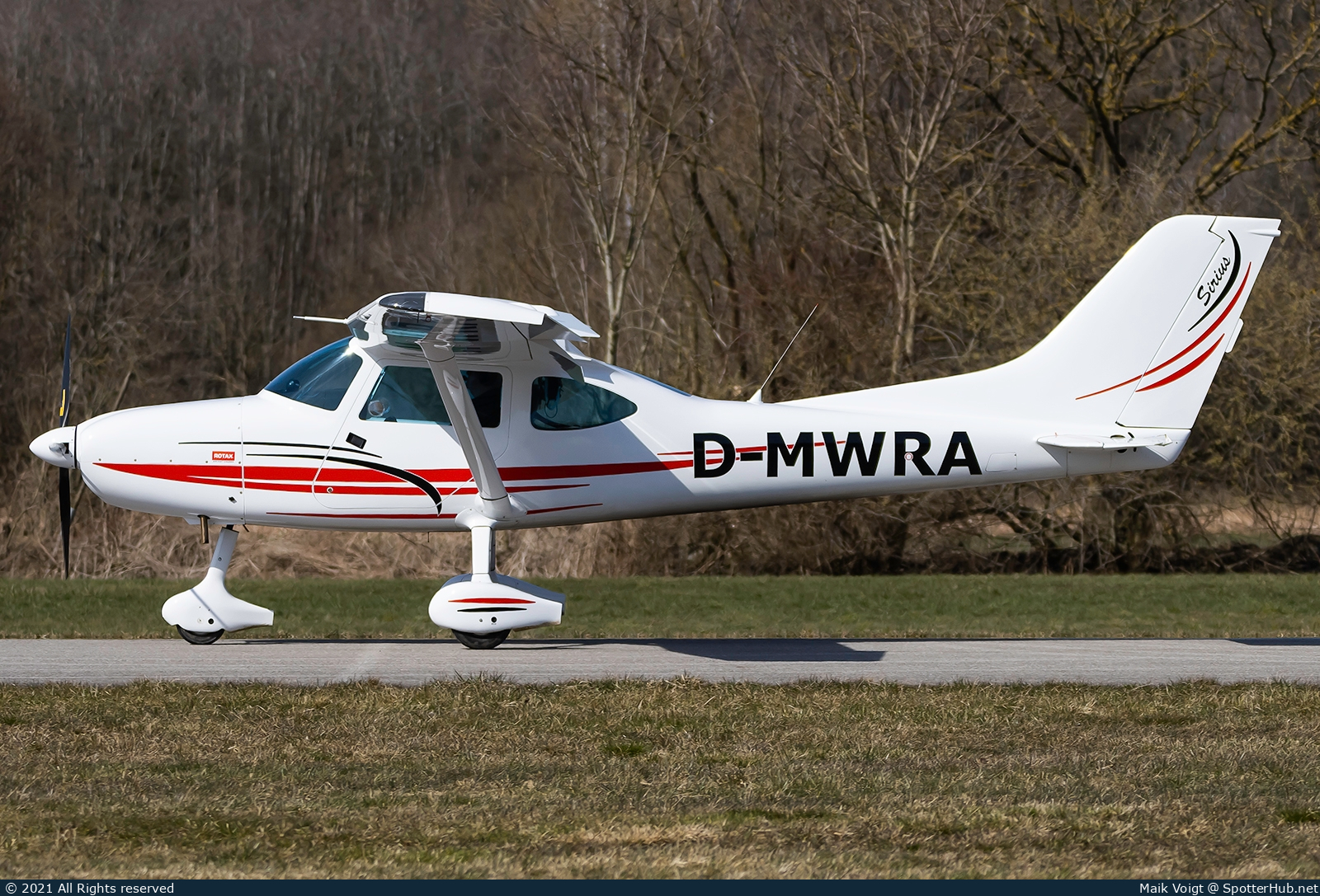 Photo of D-MWRA - TL Ultralight TL-3000 Sirius operated by Private