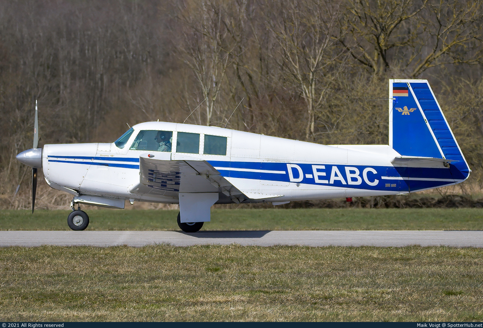 Photo of D-EABC - Mooney M20F Executive 21 operated by Private