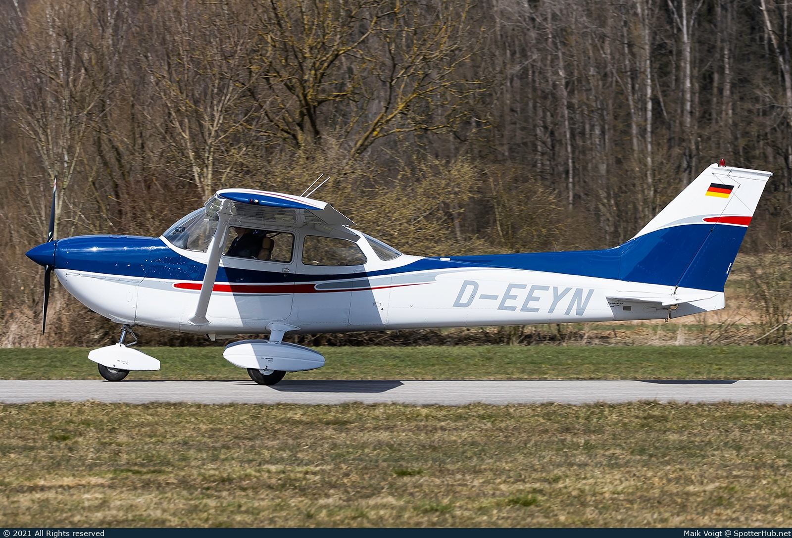 Photo of D-EEYN - Reims-Cessna FR172H Reims Rocket operated by Private