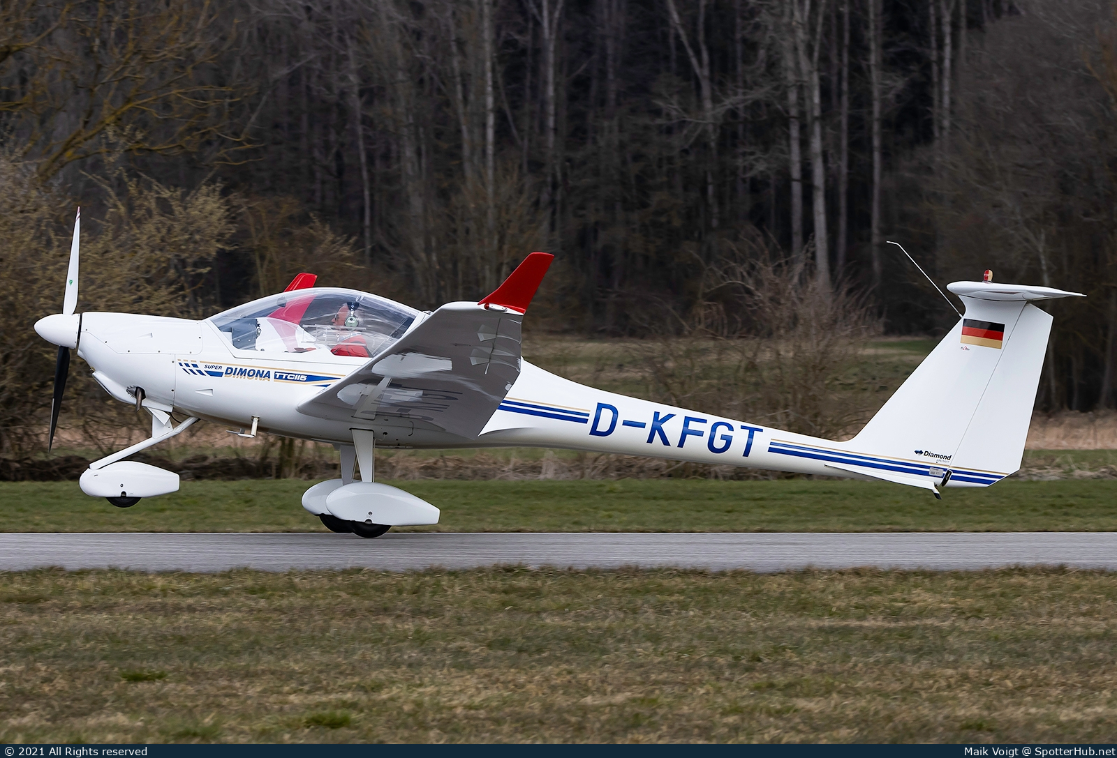 Photo of D-KFGT - Diamond HK36TTC Super Dimona operated by Fliegergruppe Traunstein