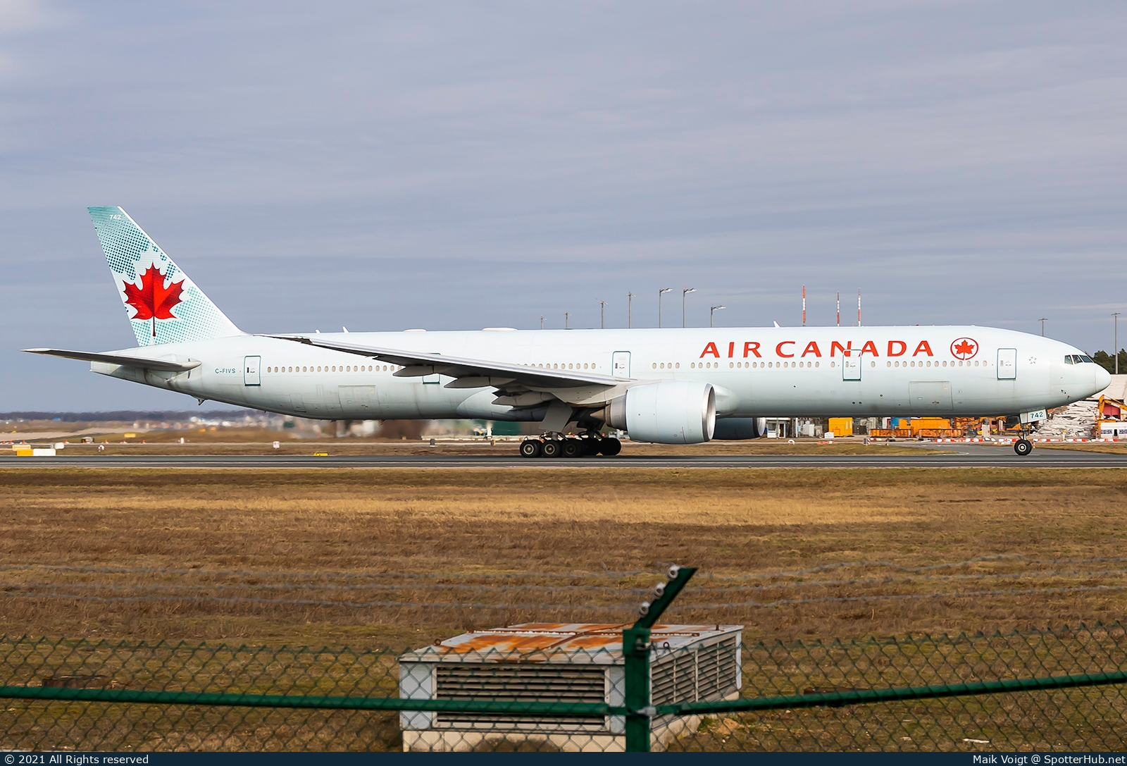 Photo of C-FIVS - Boeing 777-333(ER) operated by Air Canada