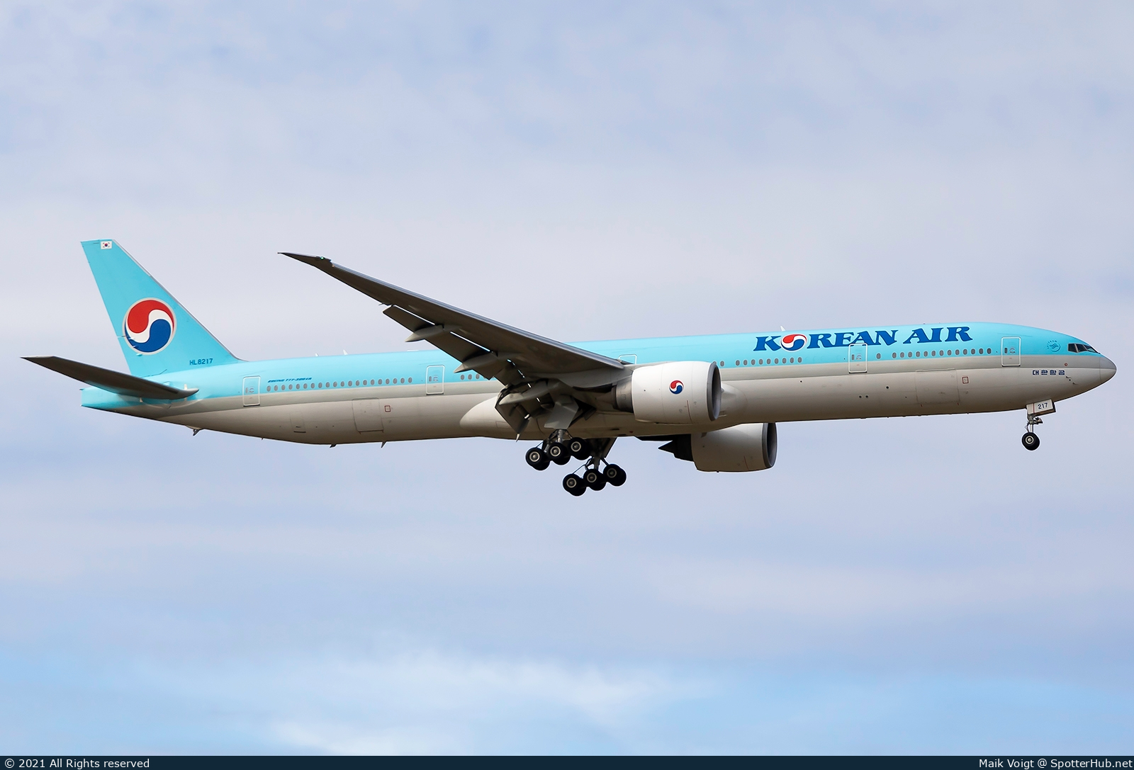Photo of HL8217 - Boeing 777-3B5(ER) operated by Korean Air