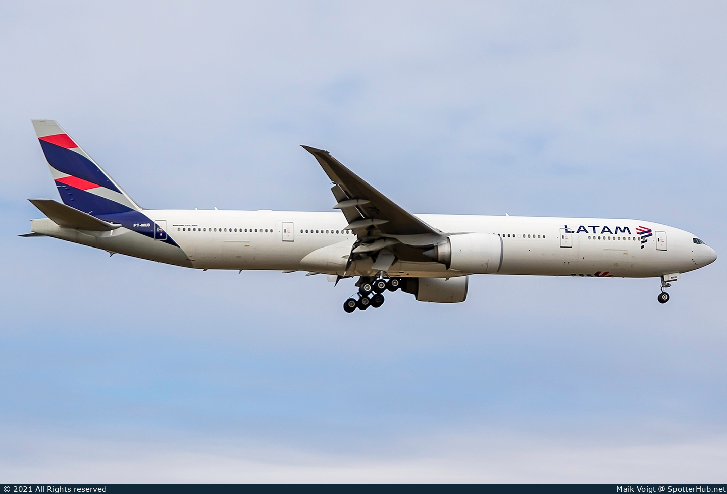 Photo of PT-MUD - Boeing 777-32W(ER) operated by LATAM Airlines Brasil
