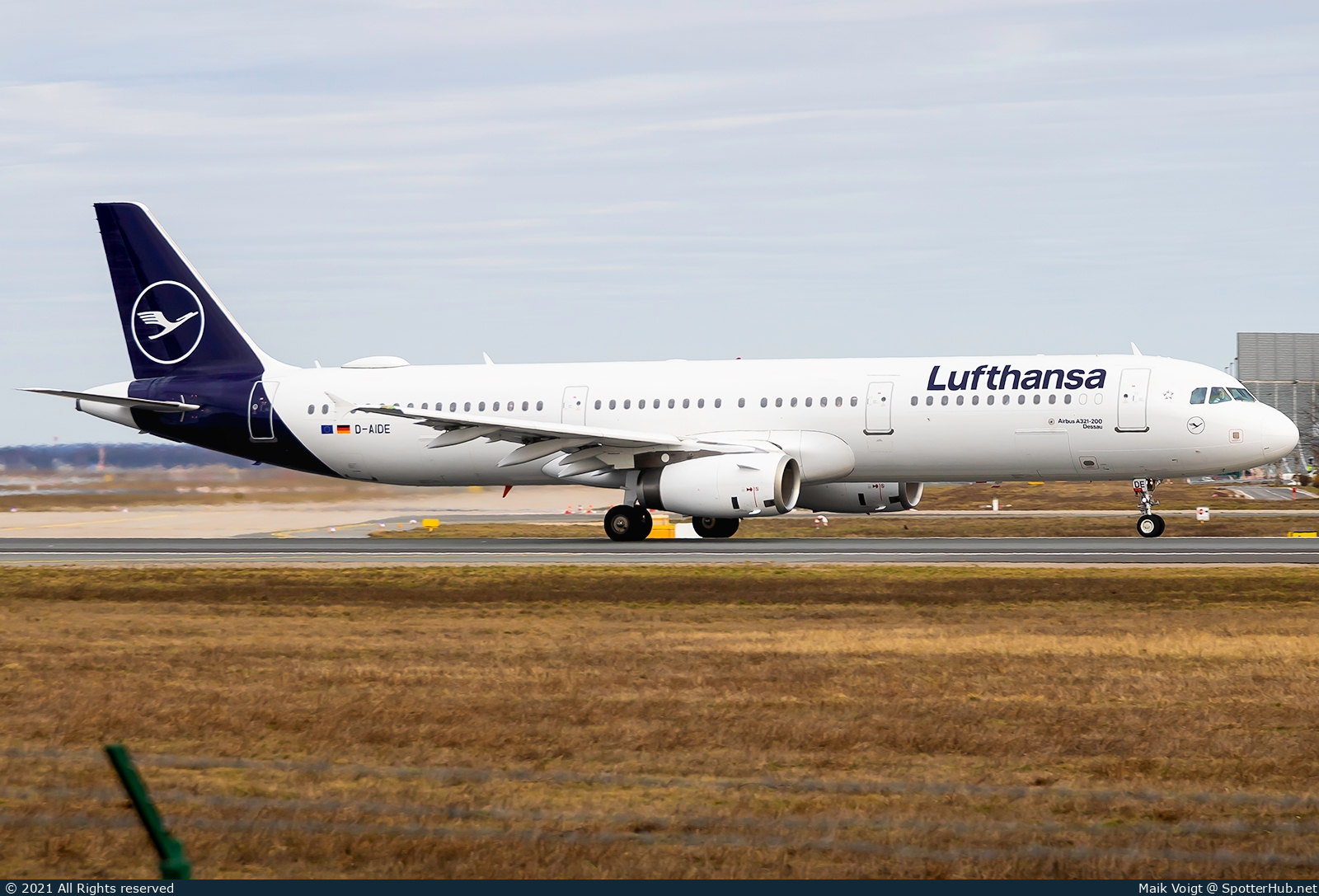 Photo of D-AIDE - Airbus A321-231 operated by Lufthansa