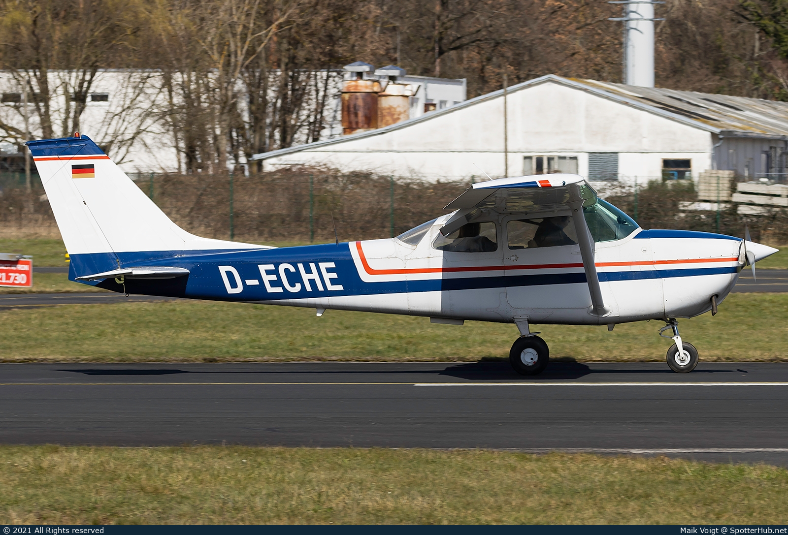Photo of D-ECHE - Reims-Cessna F172H Skyhawk operated by Private
