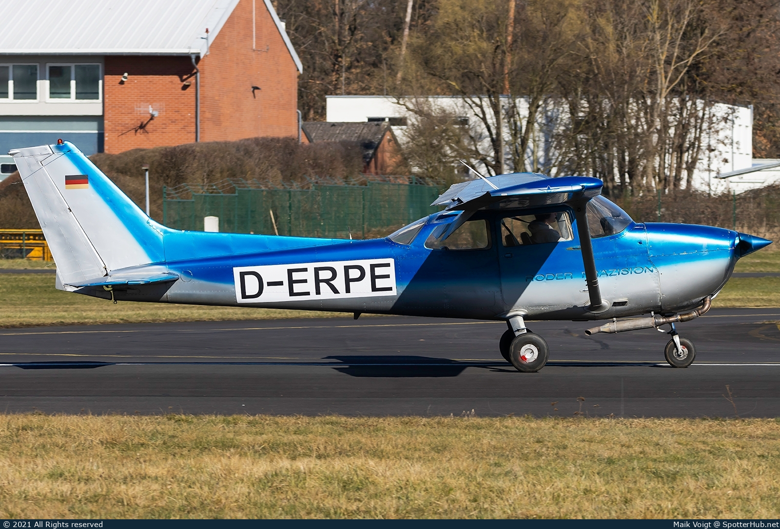 Photo of D-ERPE - Reims-Cessna F172N Skyhawk II operated by Motorflugschule Egelsbach