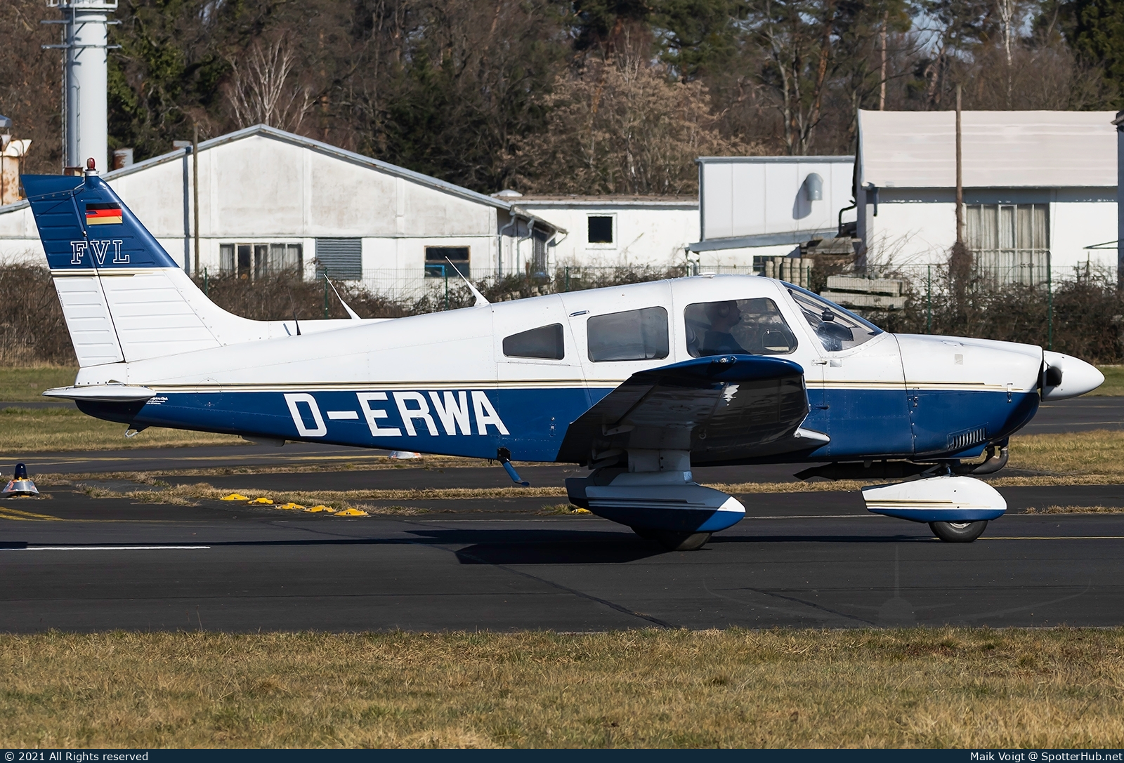 Photo of D-ERWA - Piper PA-28-181 Archer II operated by FVL Frankfurter Verein für Luftfahrt