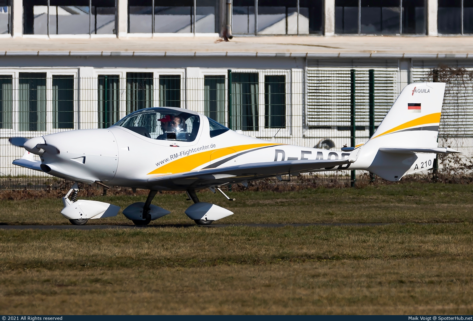Photo of D-EAQS - Aquila A210 operated by RheinMain Flightcenter