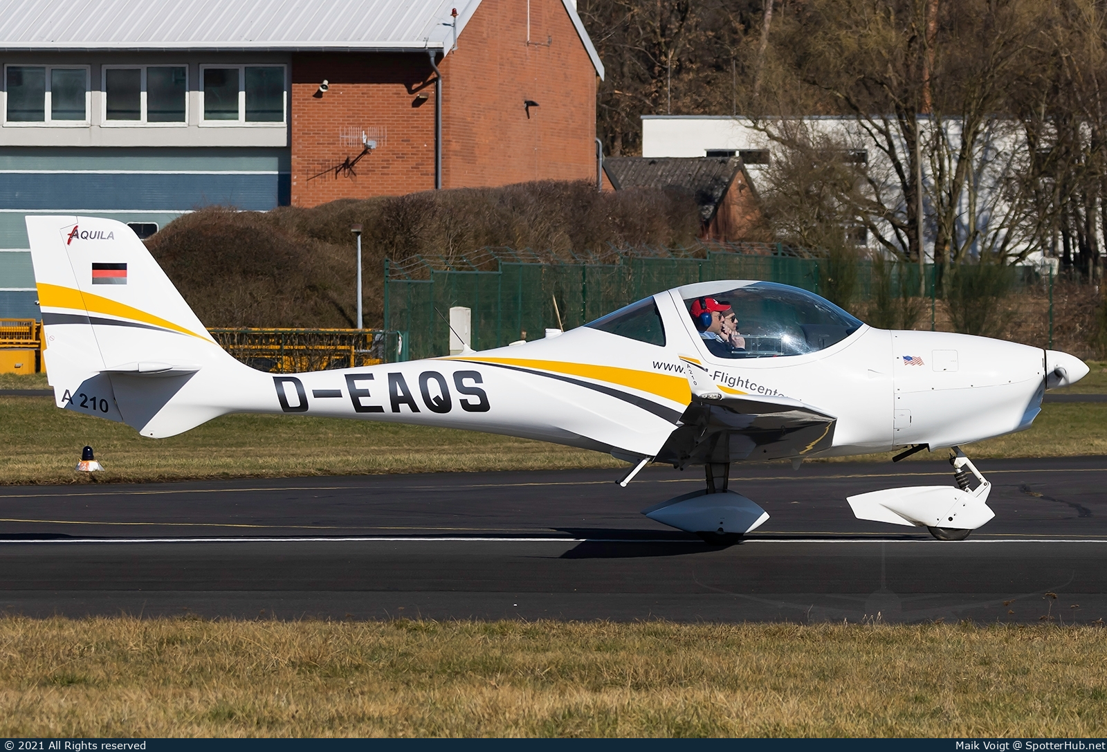 Photo of D-EAQS - Aquila A210 operated by RheinMain Flightcenter