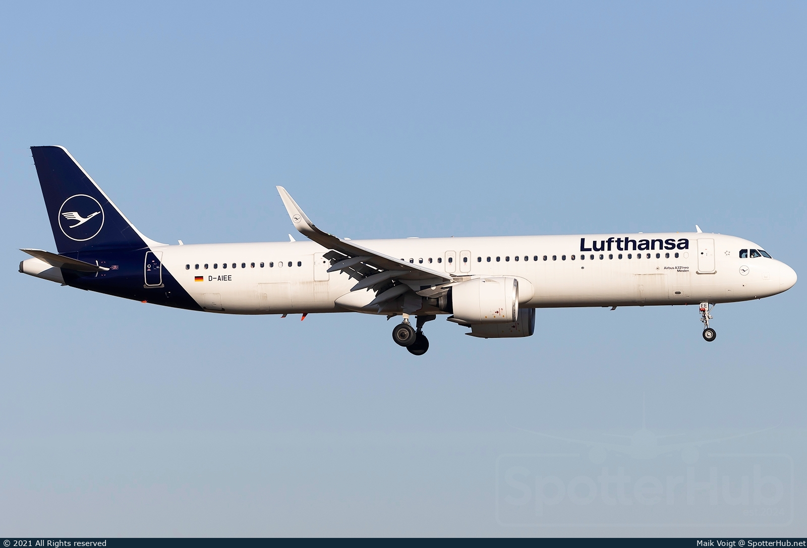 Photo of D-AIEE - Airbus A321-271NX operated by Lufthansa