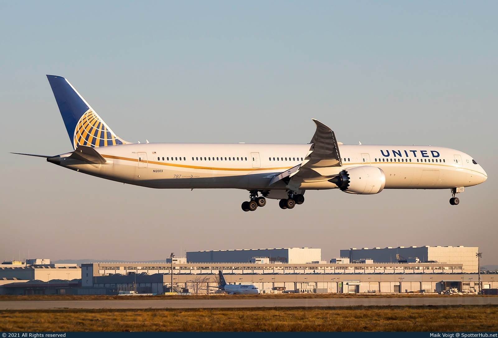 Photo of N12003 - Boeing 787-10 Dreamliner operated by United Airlines