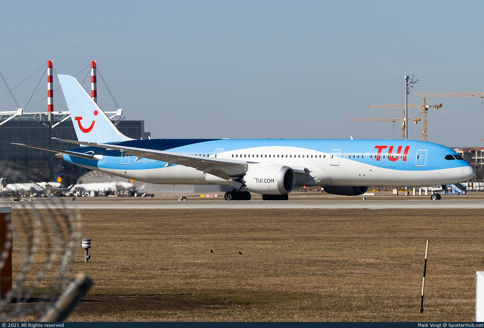 Photo of G-TUIN - Boeing 787-9 Dreamliner operated by TUI Airways