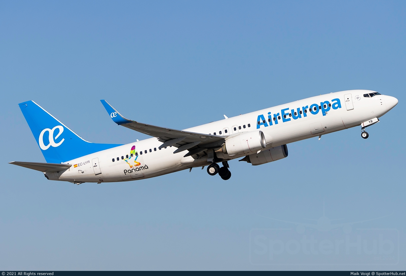 Photo of EC-LYR - Boeing 737-85P operated by Air Europa