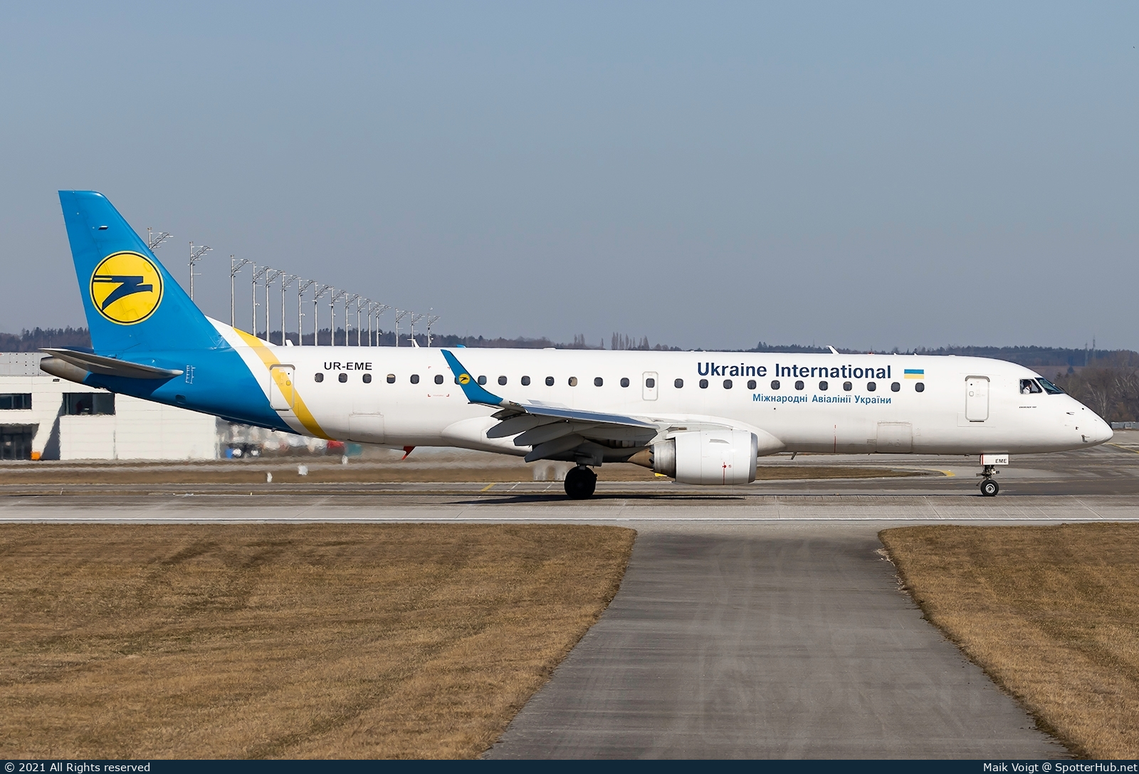Photo of UR-EME - Embraer ERJ-190LR operated by Ukraine International Airlines