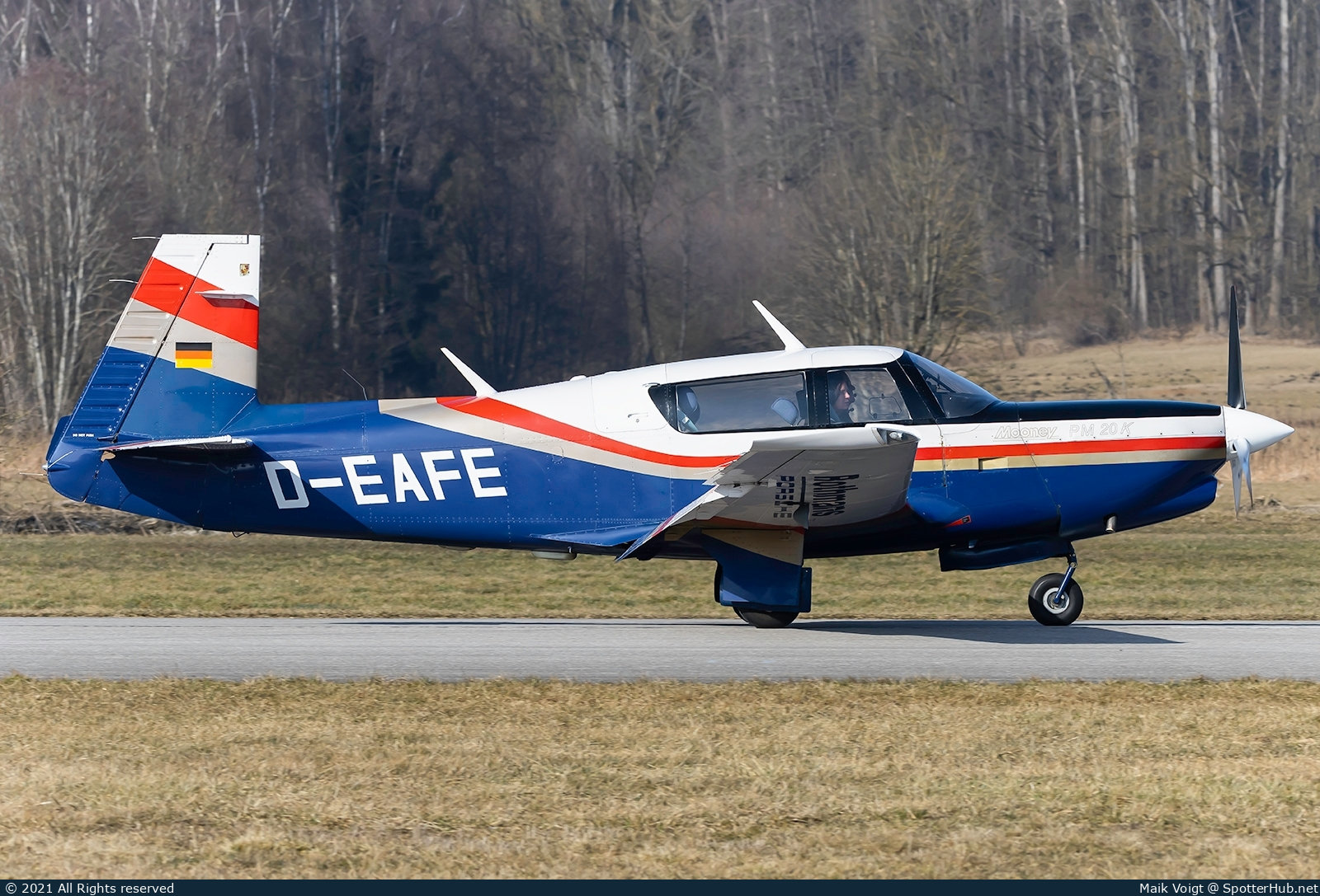 Photo of D-EAFE - Mooney M20K 231 operated by Private