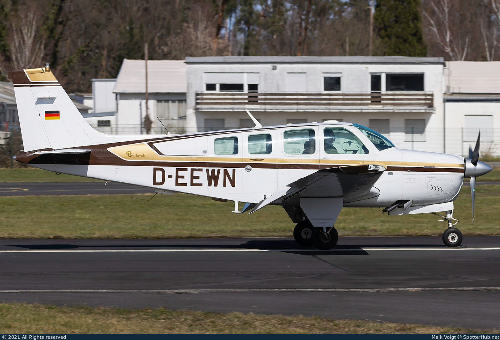 Photo of D-EEWN - Beechcraft A36 Bonanza operated by Private