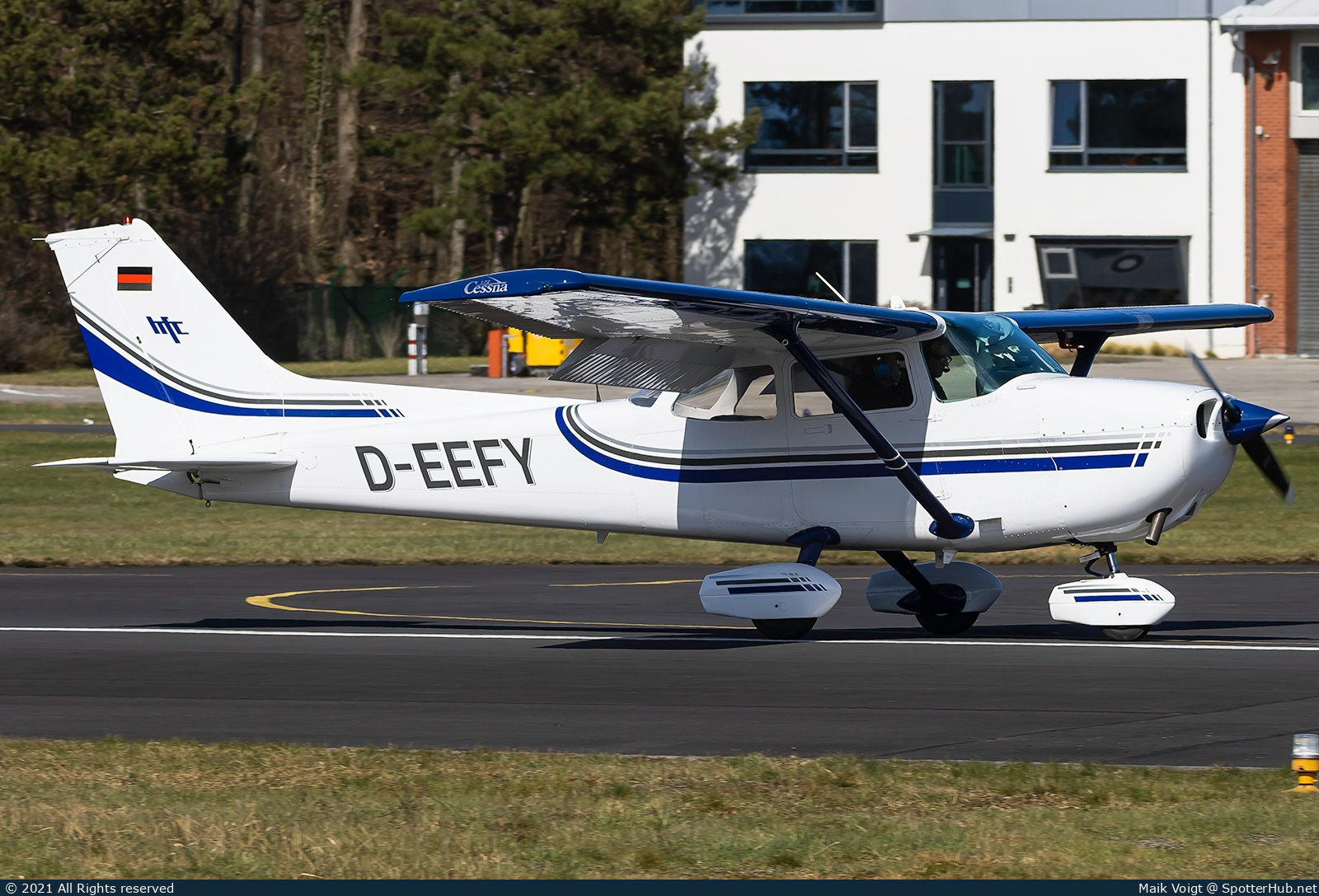 Photo of D-EEFY - Reims-Cessna F172P Skyhawk II operated by Hanseatischer Fliegerclub Frankfurt