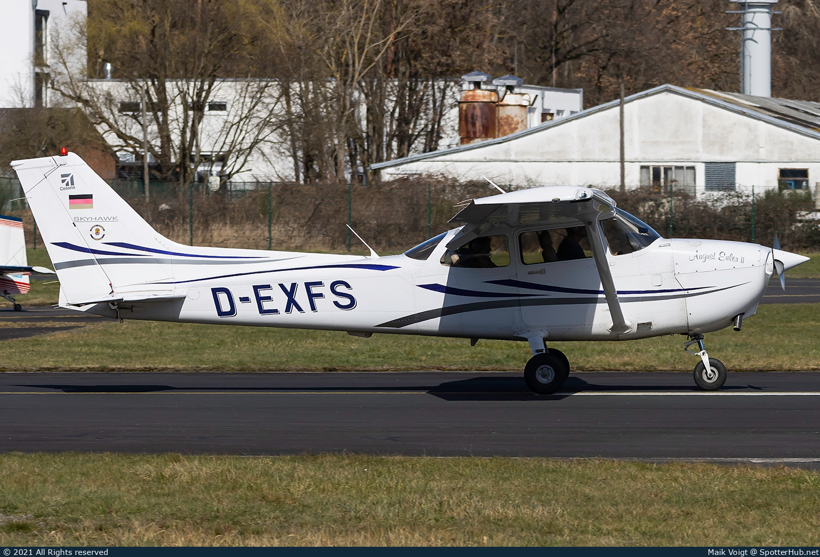 Photo of D-EXFS - Cessna 172R Skyhawk II operated by Hessen-Flieger