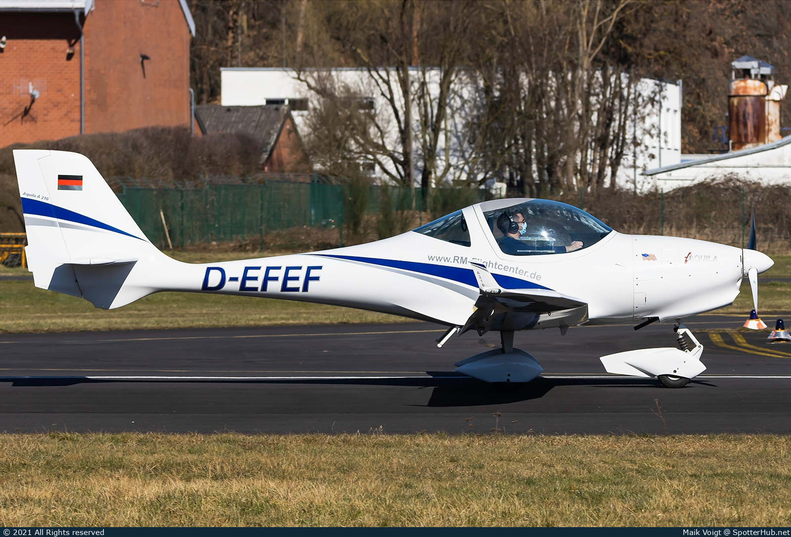 Photo of D-EFEF - Aquila A210 operated by RheinMain Flightcenter