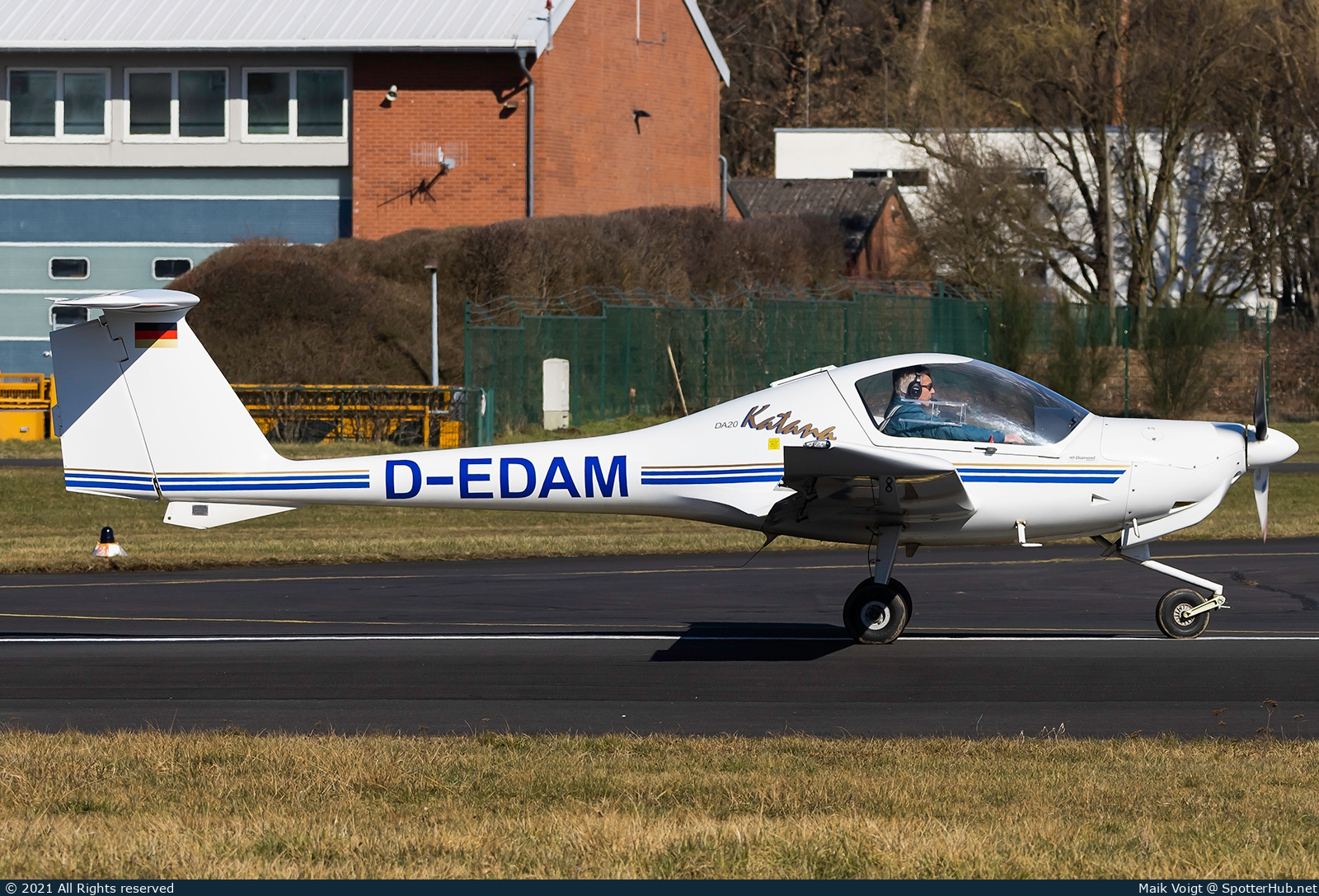 Photo of D-EDAM - Diamond DA20-A1 Katana operated by FVL Frankfurter Verein für Luftfahrt