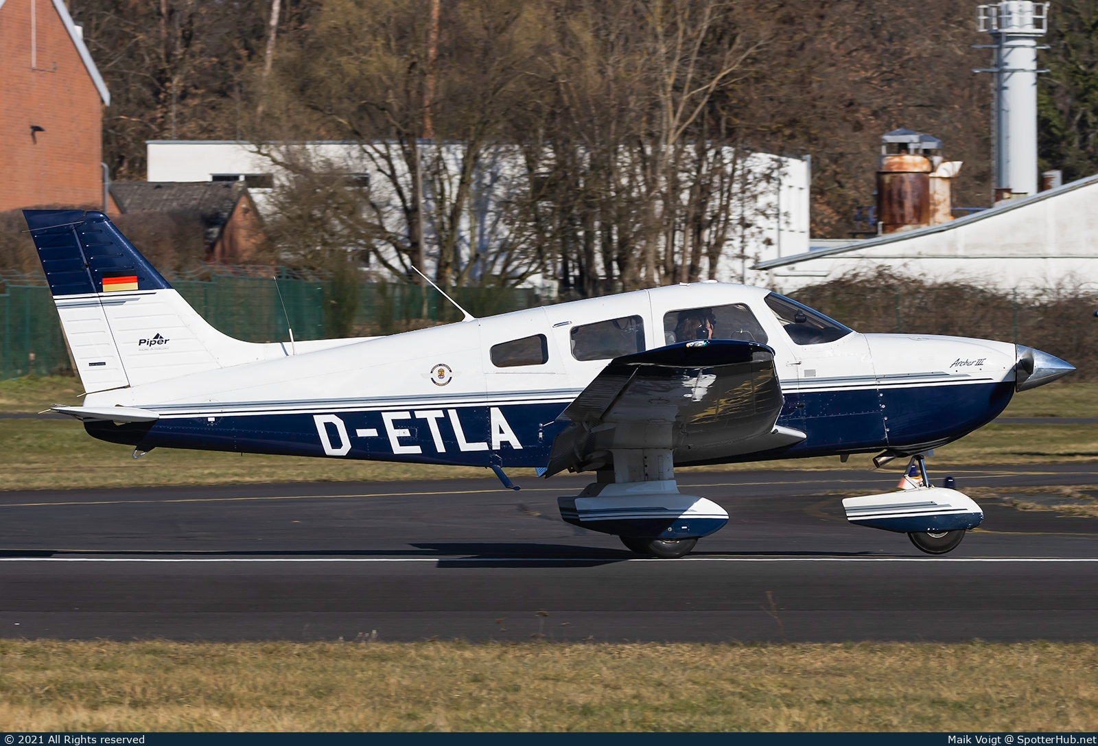 Photo of D-ETLA - Piper PA-28-181 Archer III operated by Hessen-Flieger