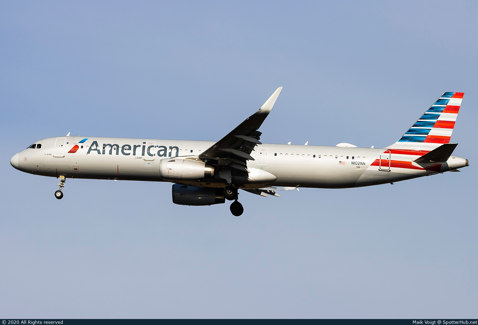 Photo of N102NN - Airbus A321-231 operated by American Airlines