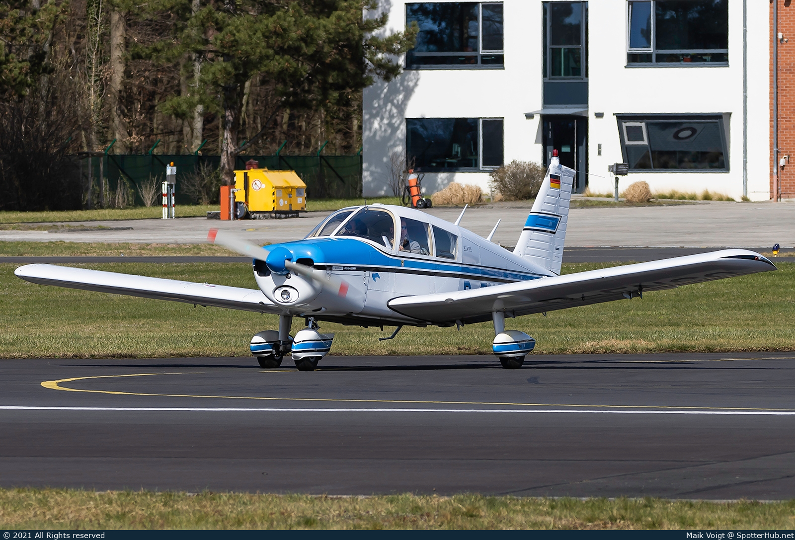 Photo of D-ENCO - Piper PA-28-140 Cherokee D operated by Private