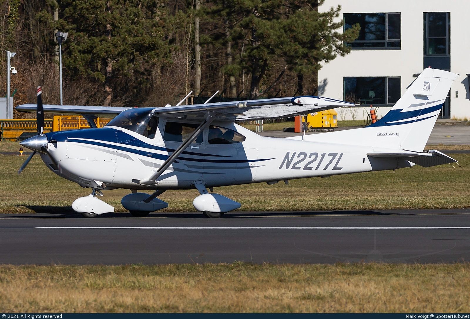 Photo of N2217L - Cessna 182T Skylane operated by Panorama Air