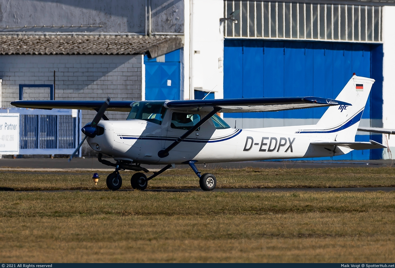 Photo of D-EDPX - Reims-Cessna F152 operated by Hanseatischer Fliegerclub Frankfurt