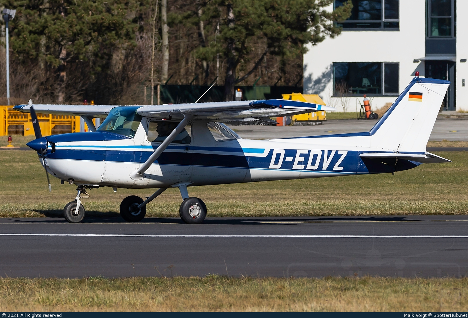 Photo of D-EDVZ - Reims-Cessna F150L operated by FVL Frankfurter Verein für Luftfahrt