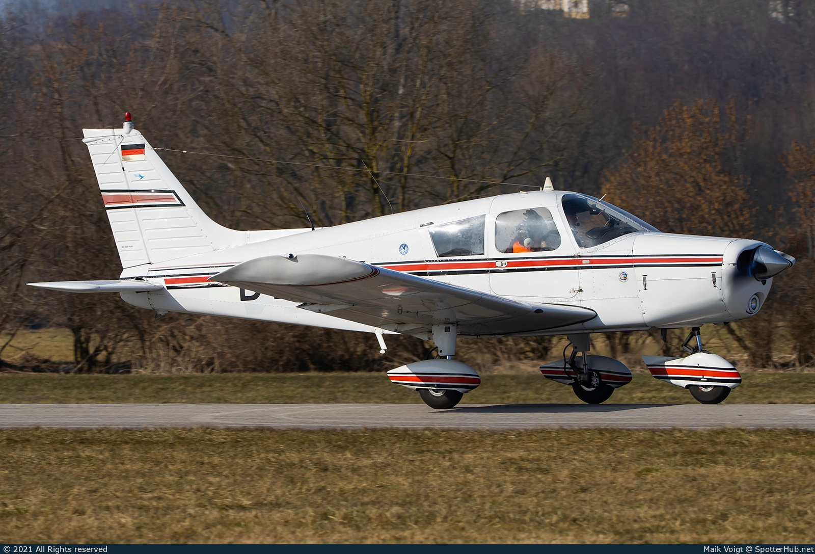 Photo of D-EFOK - Piper PA-28-140 Cherokee C operated by Private