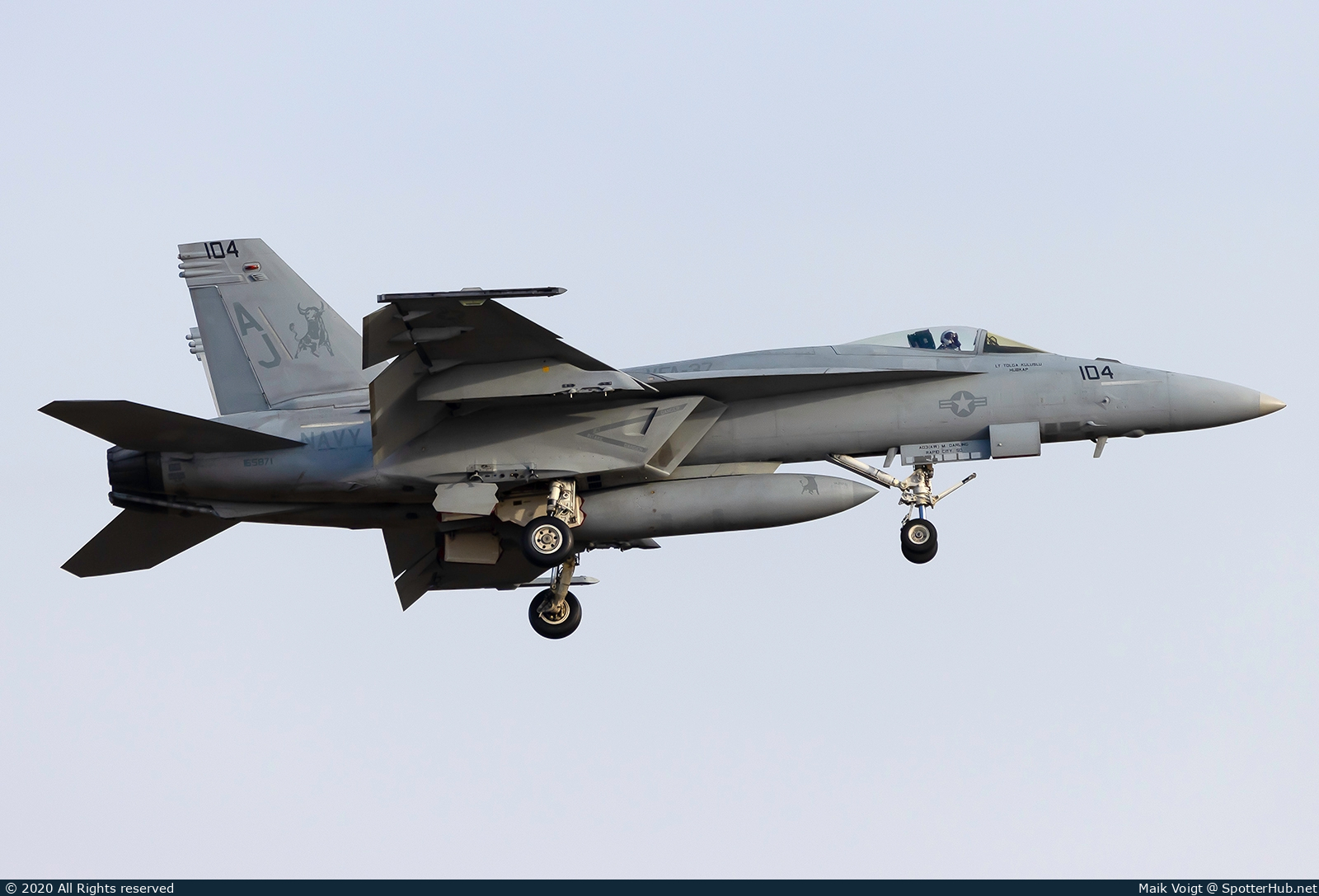 Photo of 165871 - Boeing F/A-18E Super Hornet operated by US Navy