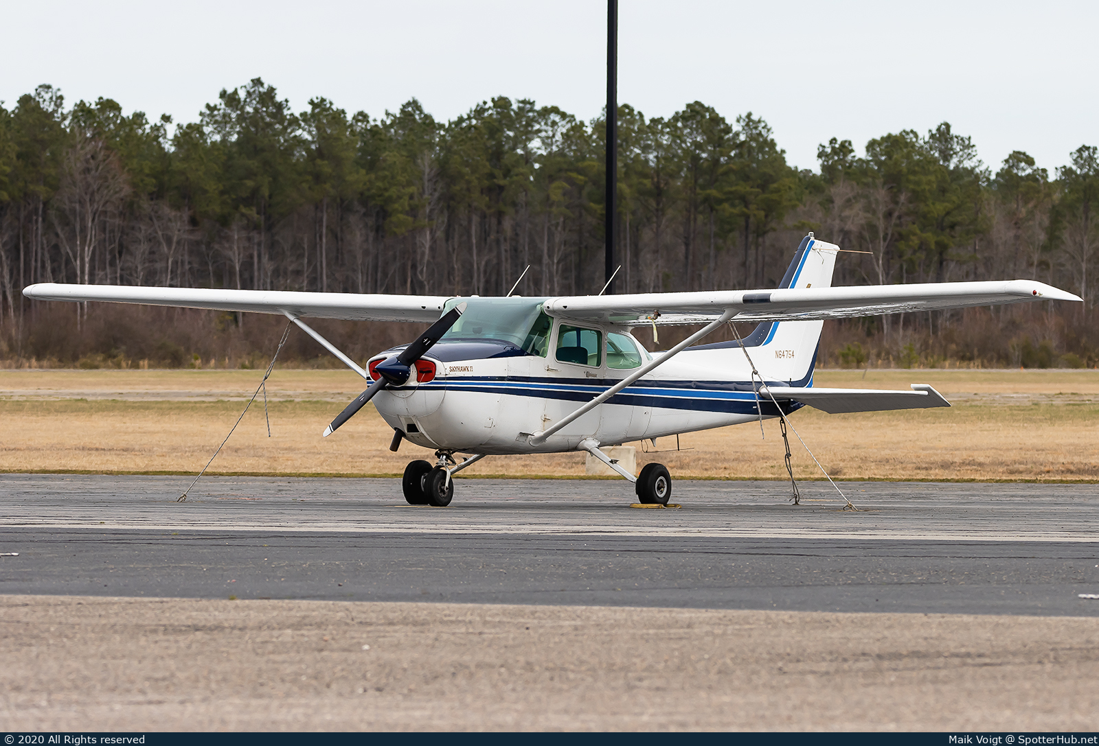 Photo of N64754 - Cessna 172P Skyhawk II operated by Curtis Eads Flight School