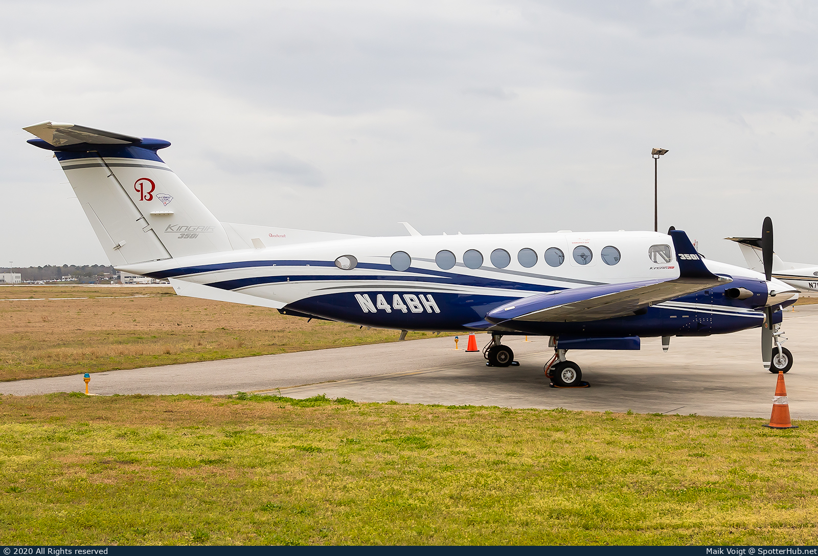 Photo of N44BH - Beechcraft B300 Super King Air 350i operated by Private